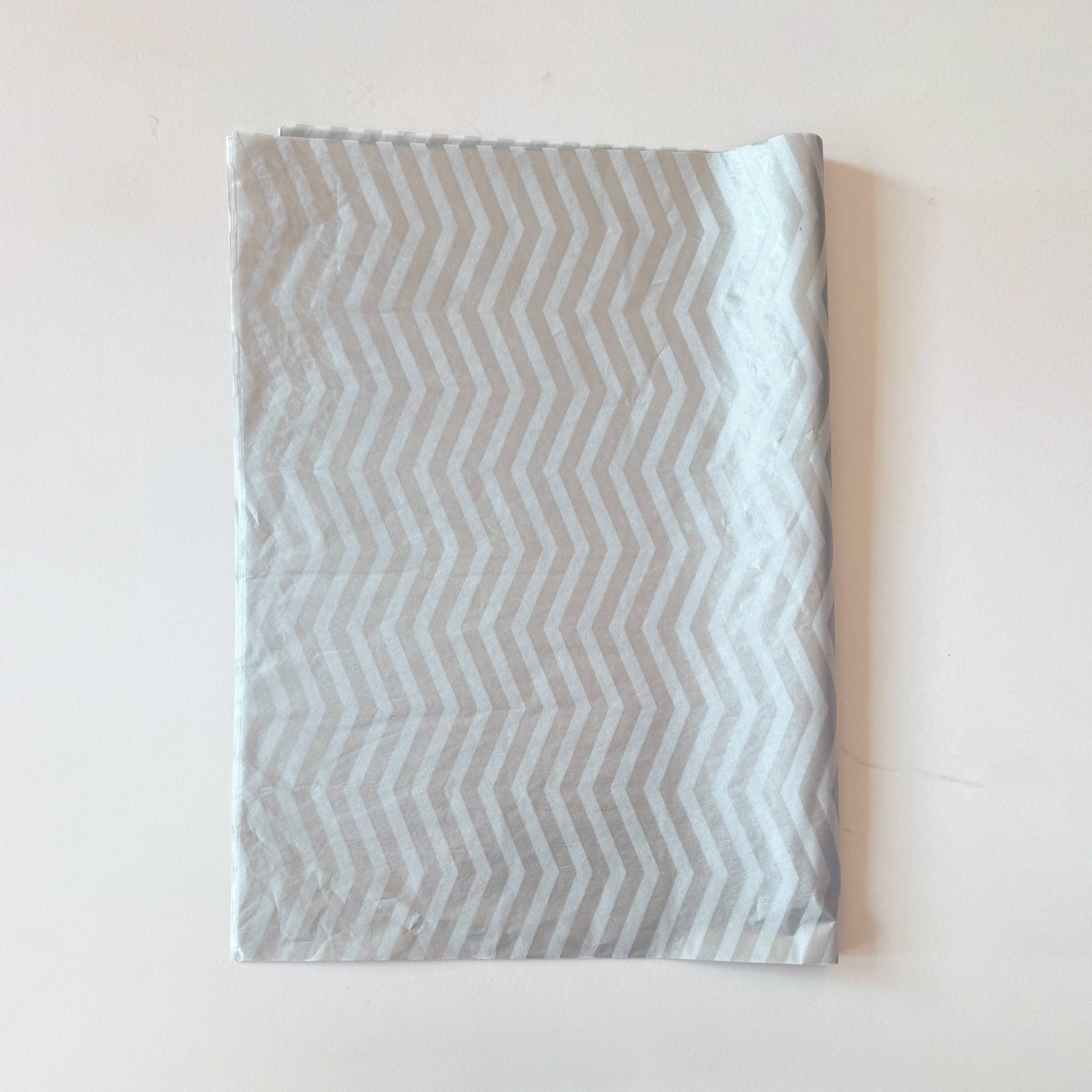 150pc, 28x20" Wavy Zigzag line 17g Wrap Paper Sheet